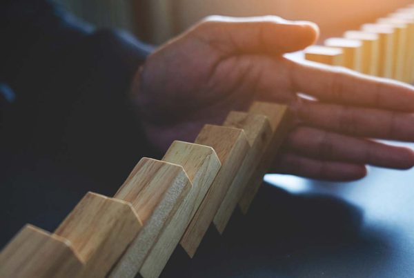 Une crise d’entreprise ne commence pas avec un événement spectaculaire. Elle s’installe graduellement.